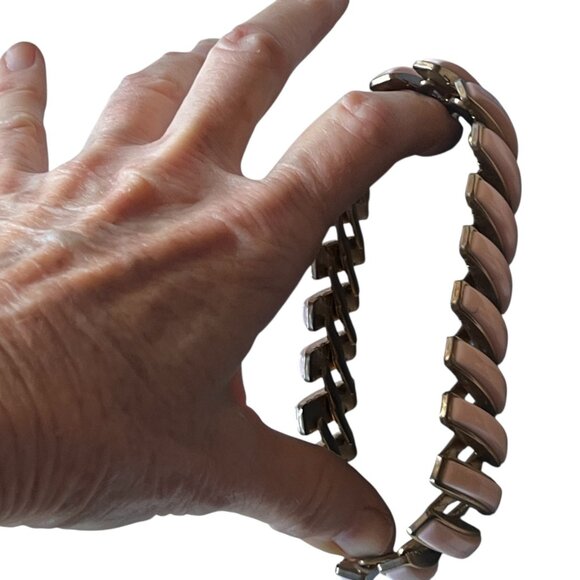 Lot Of Two Vintage Expandable Bracelet Cuffs: Trifari Pink & Gold/Black With Wri - Picture 9 of 16